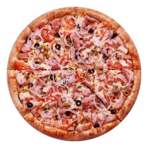 Свежая пицца "Сицилия" с ветчиной, курочкой, помидорами и оливками.